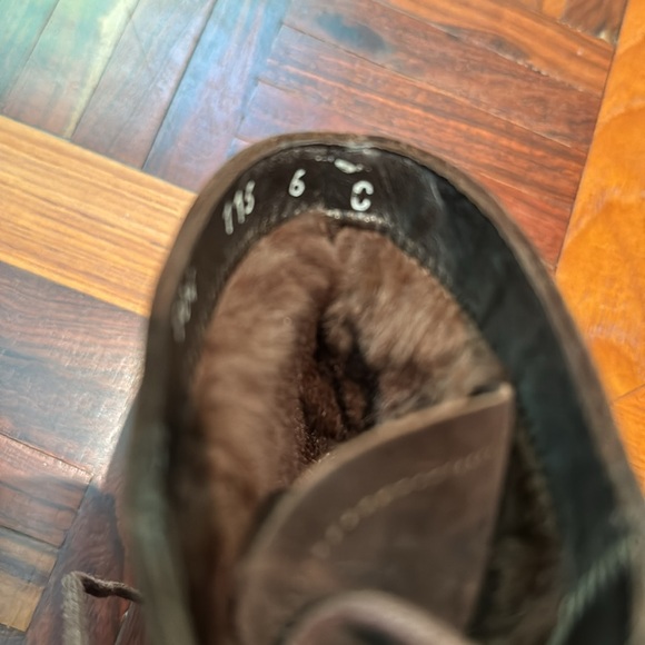 Luxurious fur-lined Salvatore Ferragamo suede lace-up boots Size 6C. - Picture 7 of 13